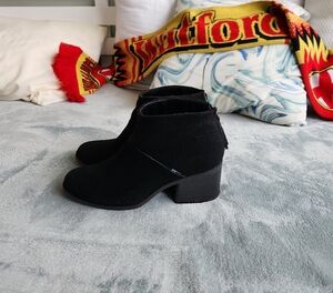 Women's Black Ankle Boots  Tom's 7 1/2 Wide